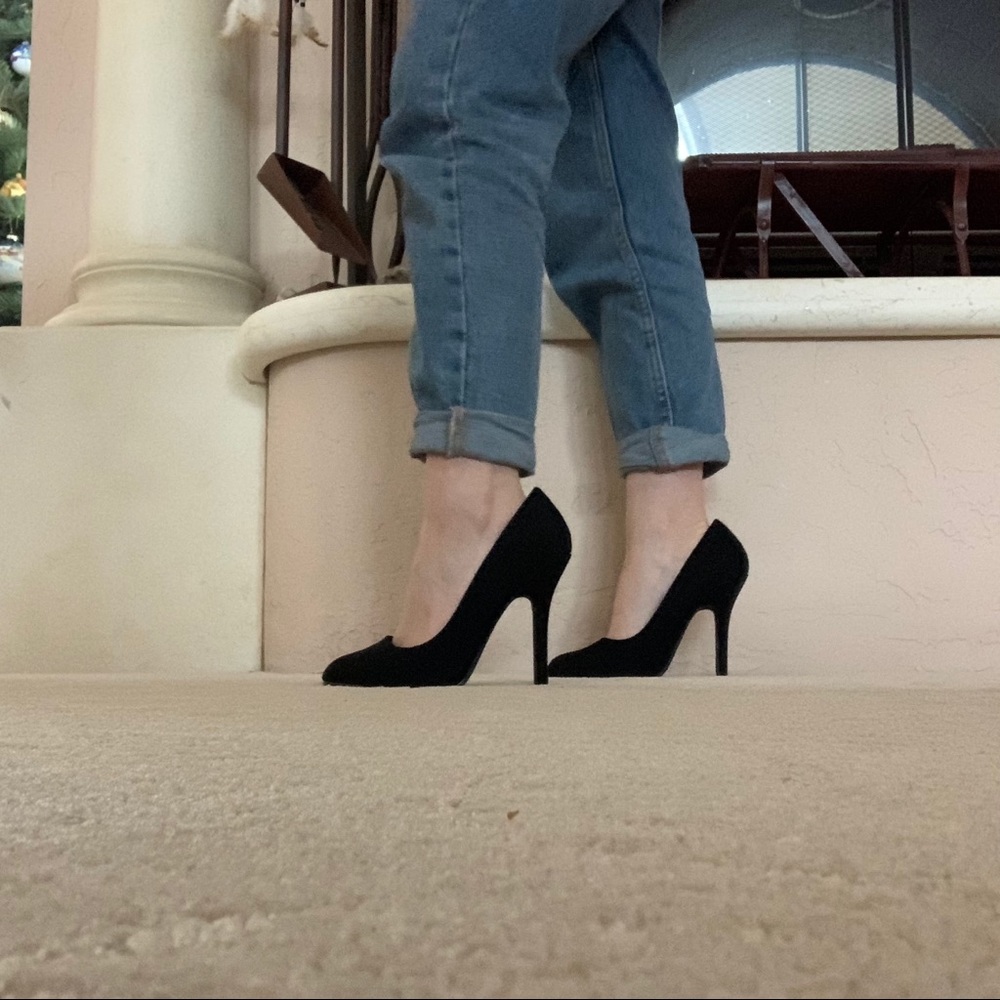 NEVER WORN BLACK HEELS